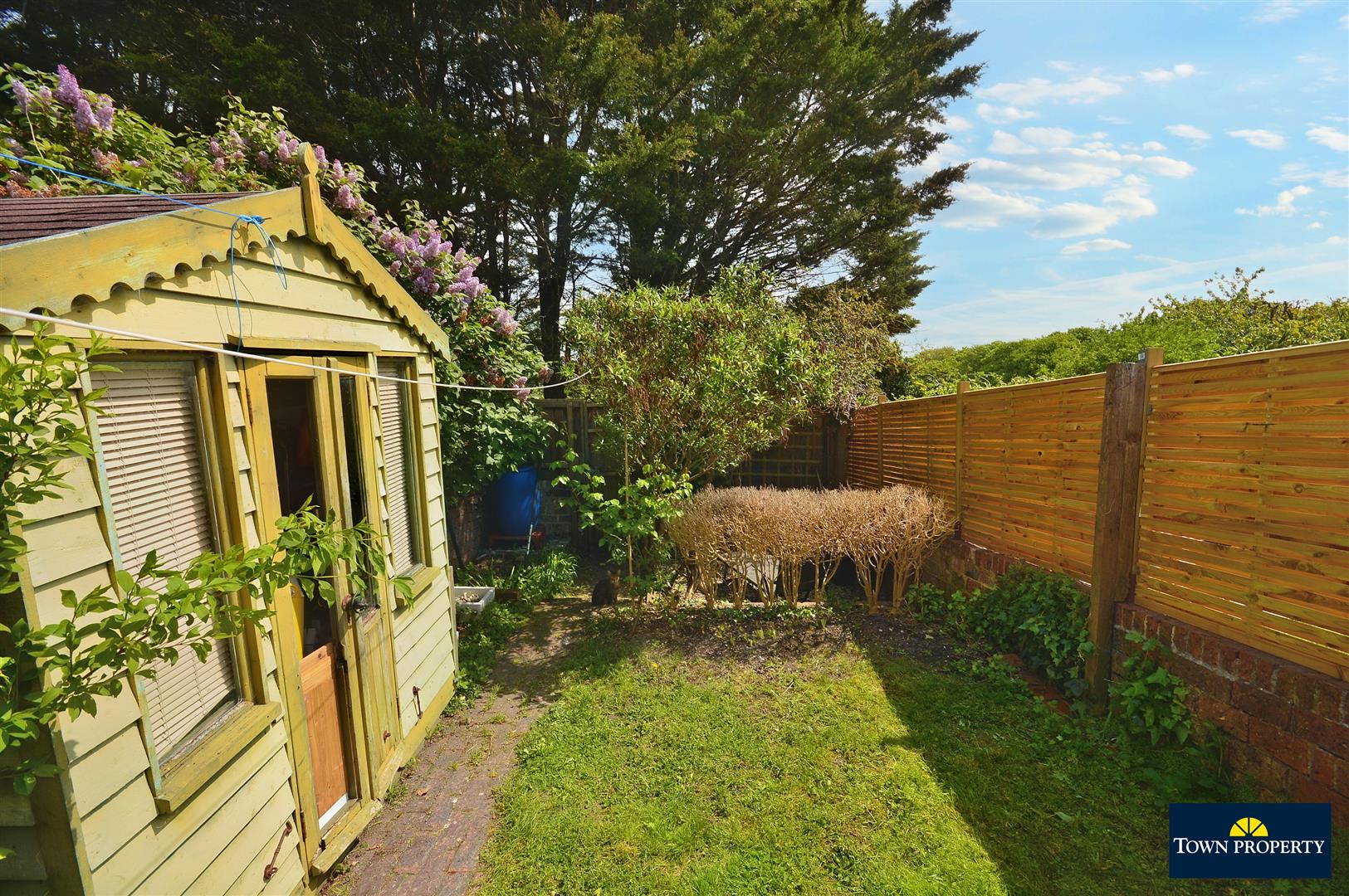 Property Details for Hurst Road Eastbourne East Sussex BN21 2PW Town Property Estate Agents